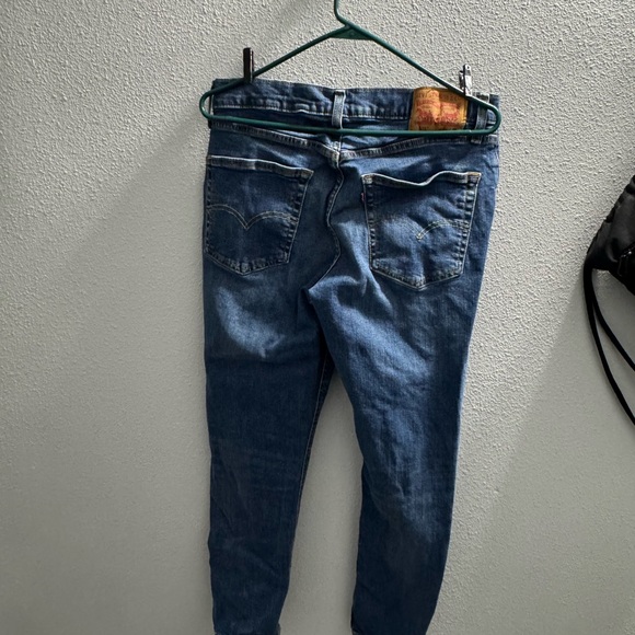 Classic Blue Levi denim jeans - Picture 2 of 4